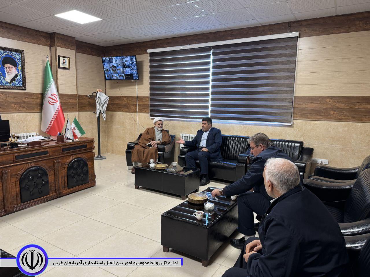 دیدار مشاور استاندار و مسئول هماهنگی امور ایثارگران استان آذربایجان غربی با فرماندار میرآباد