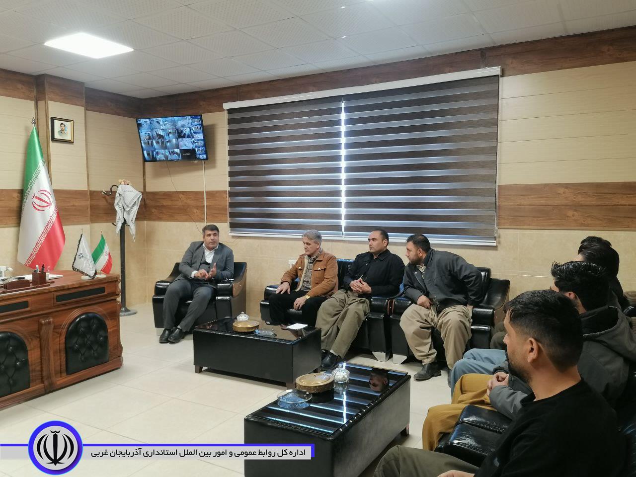 نشست هم اندیشی و توجیهی فرماندار میرآباد با متصدیان کافه رستوران های بین راهی شهرستان