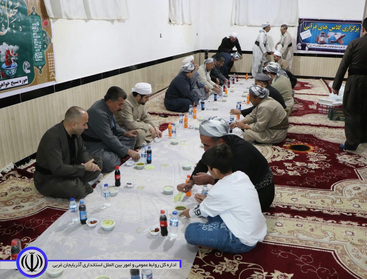 برگزاری ضیافت ساده روحانیون و ائمه جماعت شهرستان با حضور مسئولین و فرماندار میرآباد