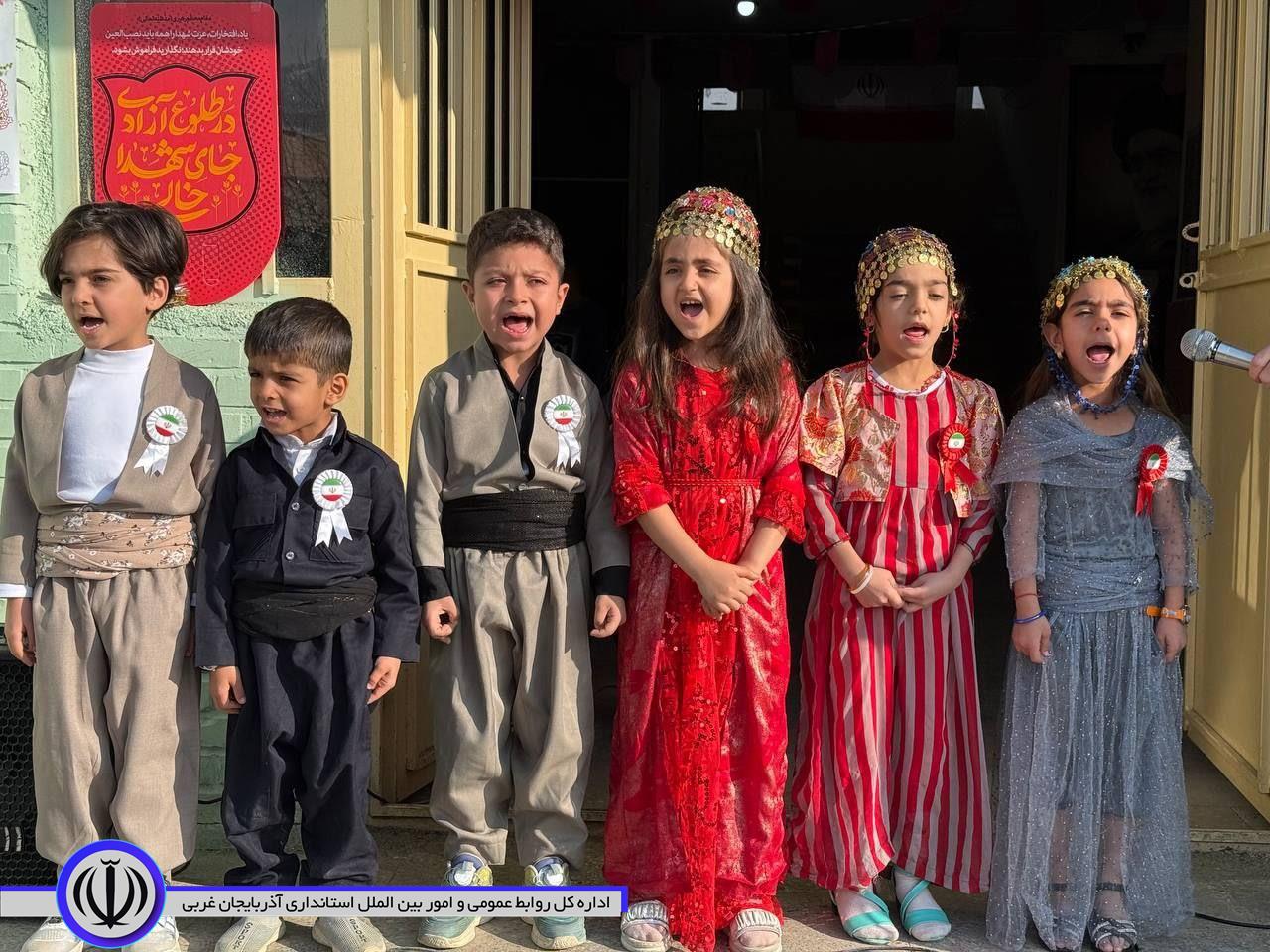 به مناسبت آغاز دهه مبارک فجر زنگ انقلاب با حضور فرماندار میرآباد نواخته شد