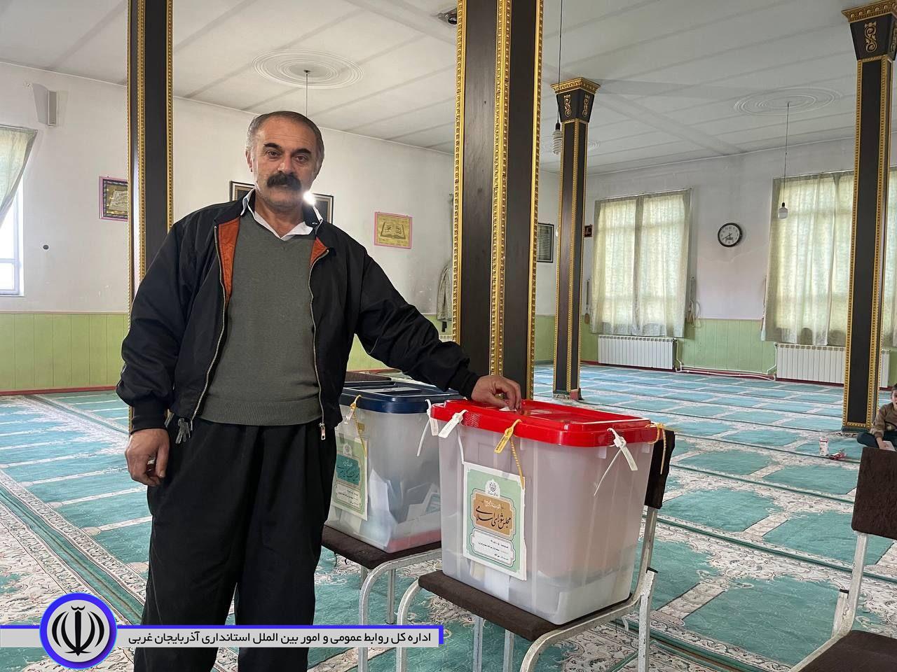 گزارش تصویری/مشارکت و همدلی مردم شهر میرآباد گرمابخش انتخابات شد