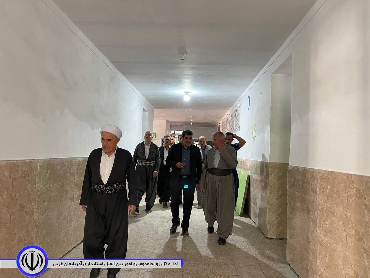 حضور معاون فرماندار در مراسم تکریم و تجلیل از خیرین نوساز مدرسه اقبال و ملاخلیل میرآباد