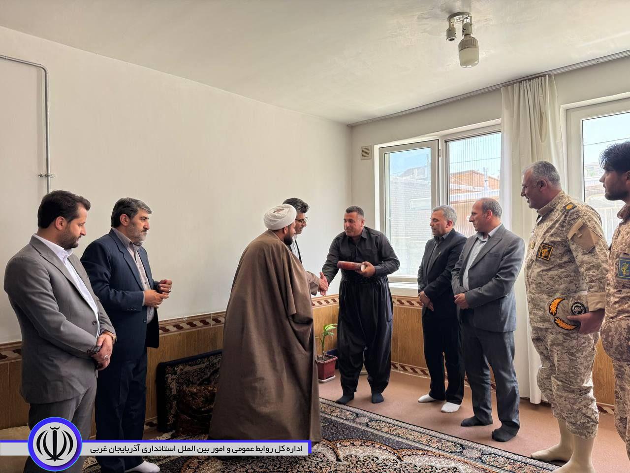 سرکشی و دیدار فرماندار میرآباد با جانباز ایثارگر "عمر محمود زاده "